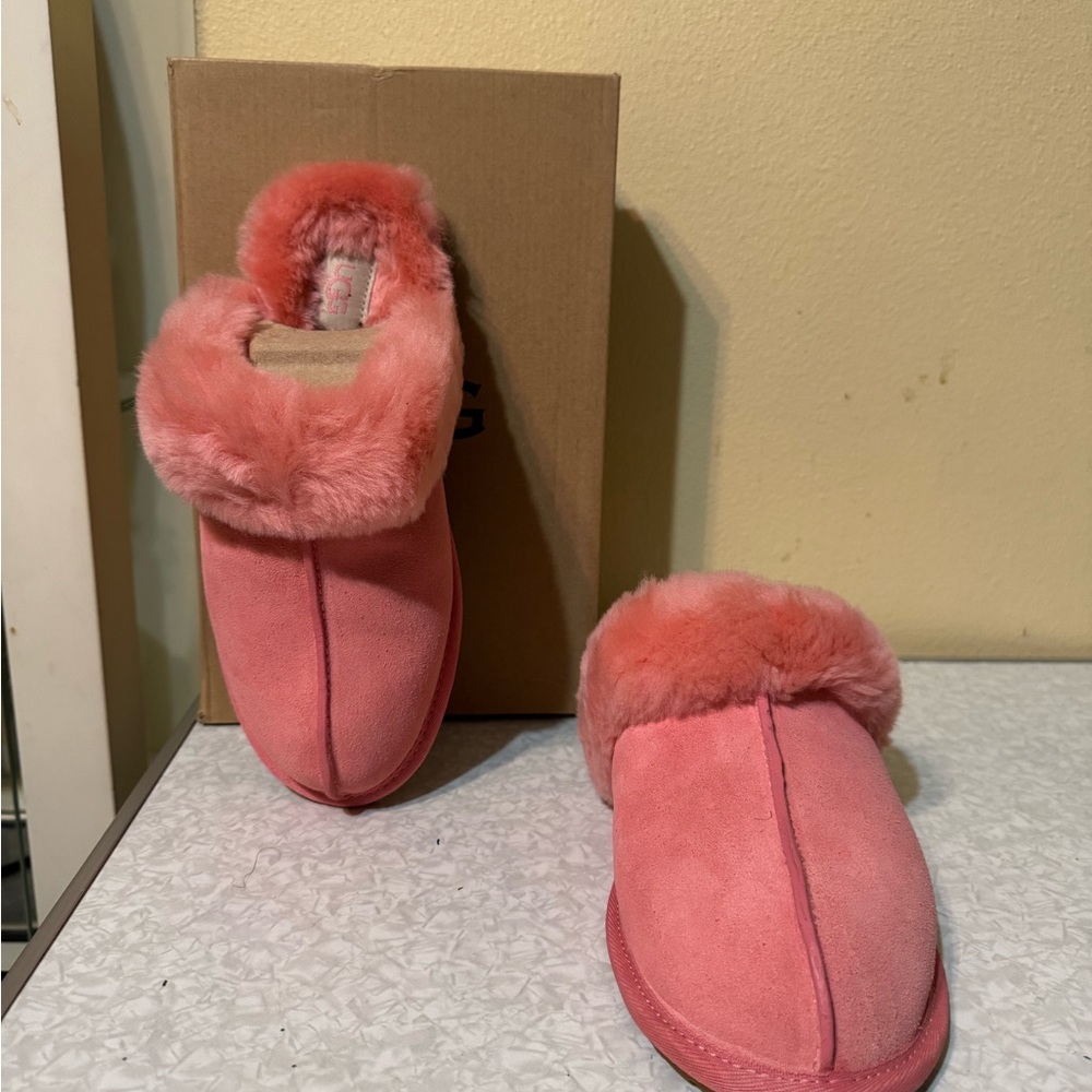 Women’s UGG Coral Fuzzy Slippers - Picture 2 of 4